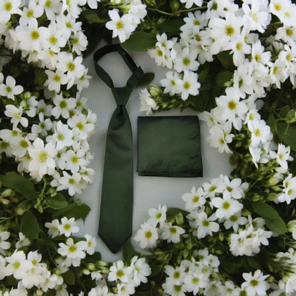 BOY'S HUNTER GREEN WINDSOR TIE & POCKET SQUARE BY LARR BRIO